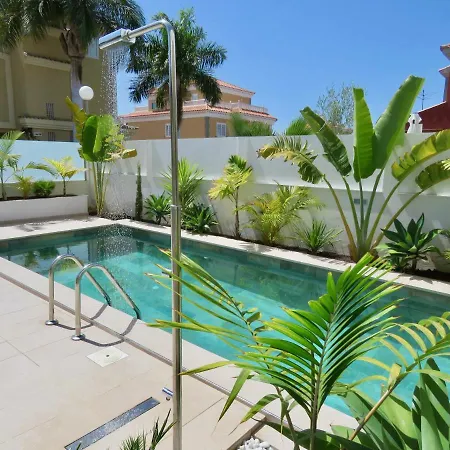 Palm Breeze Villa *